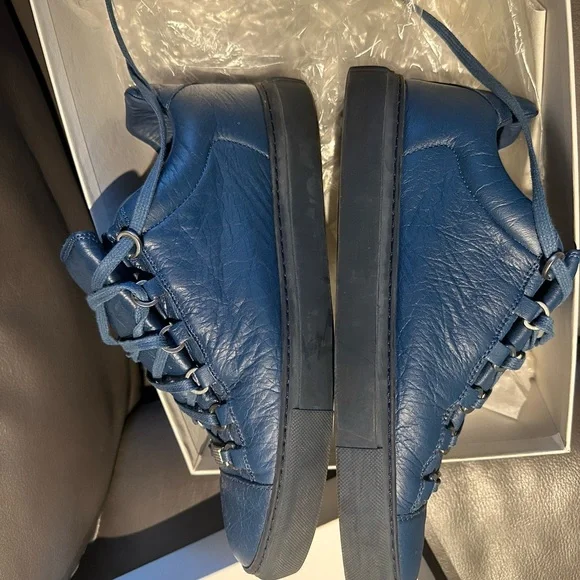 In very good condition. Worn a few times size 42